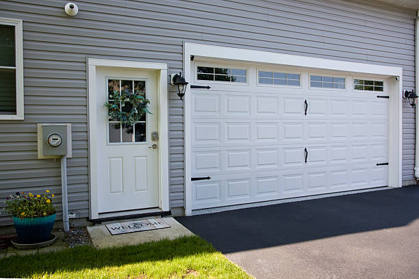24/7 Emergency Garage Door Panel Replacement experts in Shawnee, KS